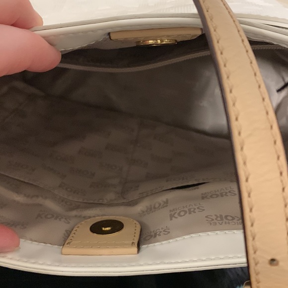 Michael kors shiny white purse - Picture 5 of 8